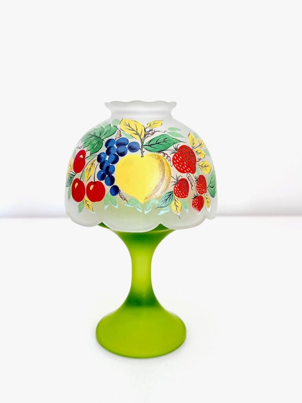 VINTAGE WESTMORELAND FAIRY LIGHT LAMP FROSTED GLASS GREEN SATIN FRUIT